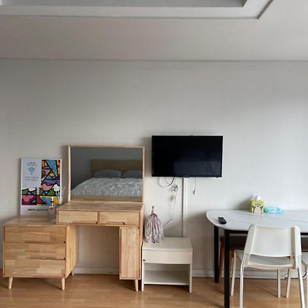 Hongdae Residence 3 - 1Min From Hongik Uni Station Exit #1 Seoul Bagian luar foto