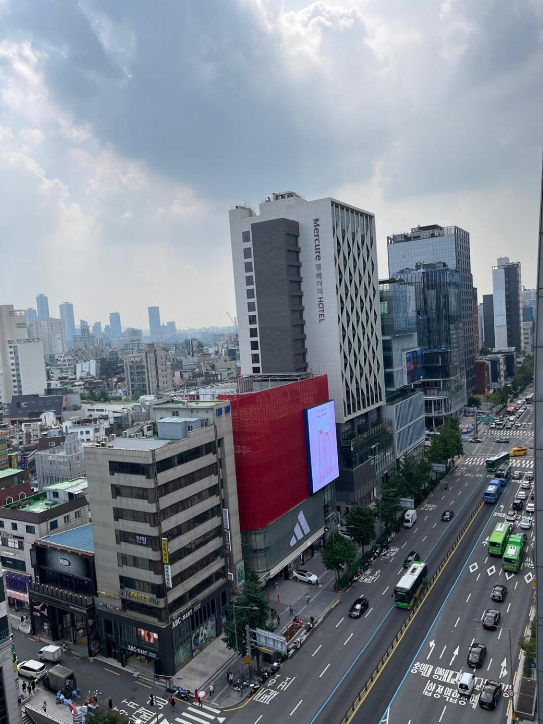 Hongdae Residence 3 - 1Min From Hongik Uni Station Exit #1 Seoul Bagian luar foto